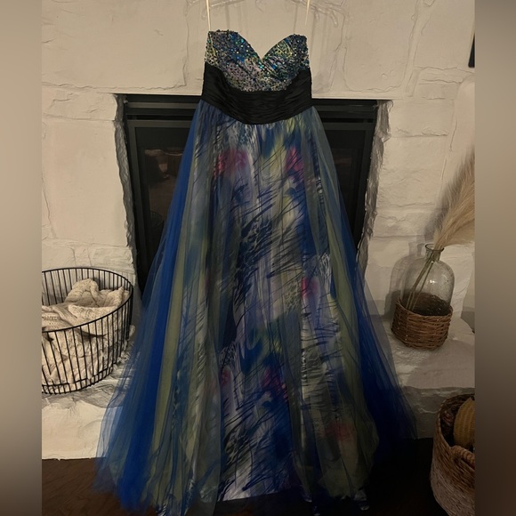 Cache Prom Dress - Picture 2 of 5